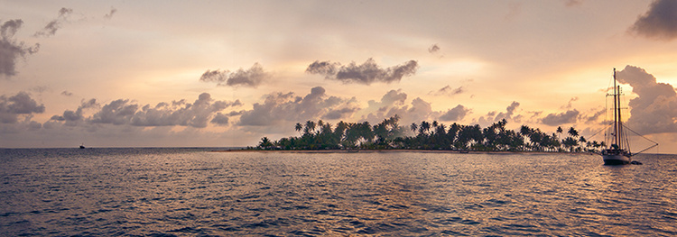 Colombia to Panama via San Blas.. Paradise on a deserted island..