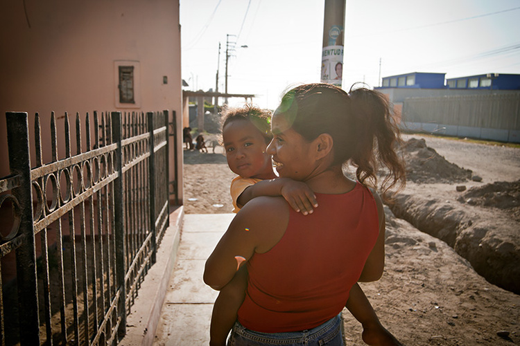 Pisco, Peru. Delia with her baby girl