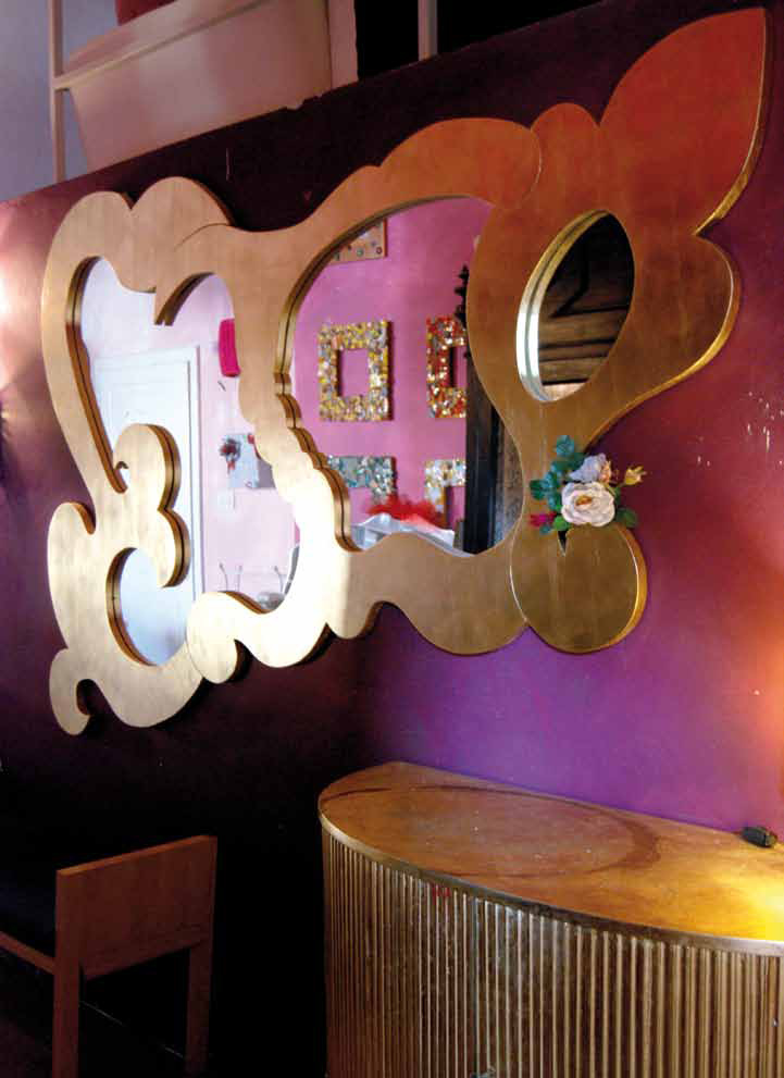 legno ricoperto in foglia d'oro/wooden frame coated in golden leaf