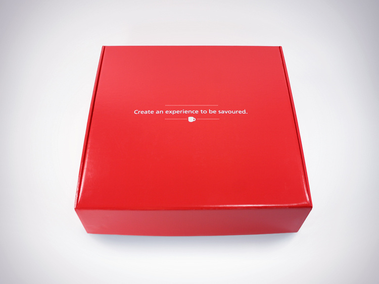 To change that, we developed an elegant, over-sized business-to-business mailing to entice and educate potential prospects on how Canada Post could help.