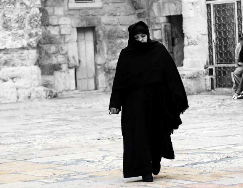 Title: Palestinian Woman (& Tourist), Artist: Stephen McCarthy, Medium: Photography, PRICE €80