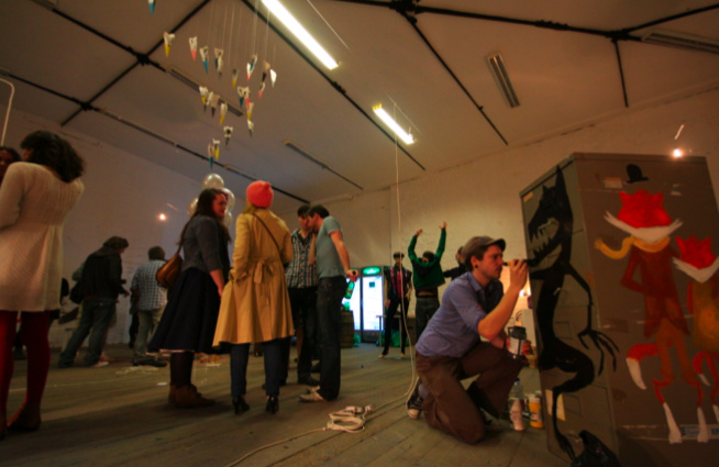 Mick Minogue illustrating live, images courtsey Oliver Kehoe Smith