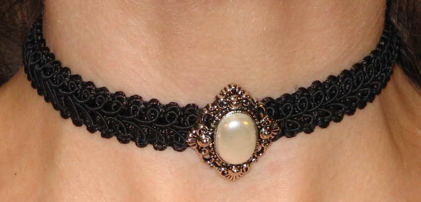 Button & Lace Chocker