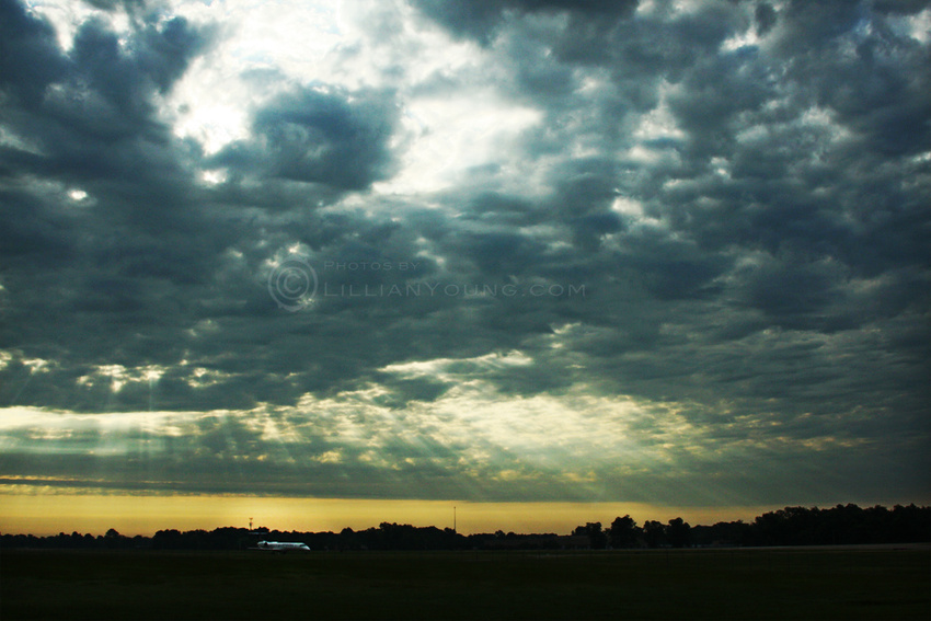 Airplane in Arkansas (Canon 40D)