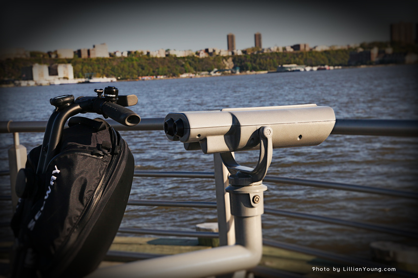 Looking for Miracles on the Hudson (Canon 5D Mark II)