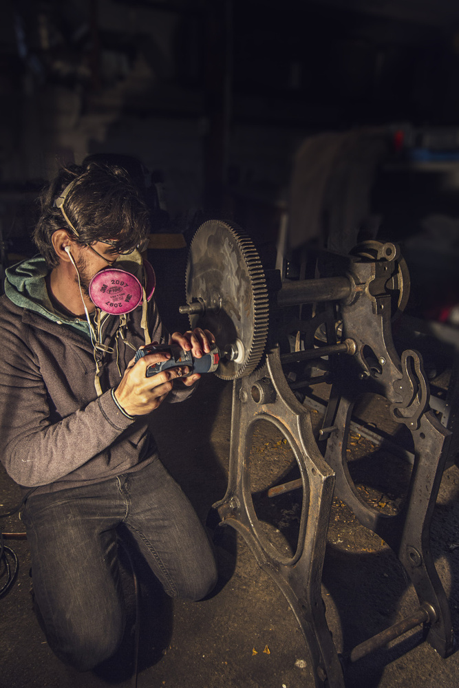 Gordon Style Printing Press Restoration. Cleaning.