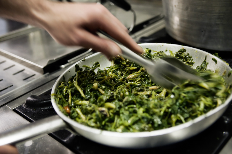 Cooking the wild leaves - La Taverna, Castellucio