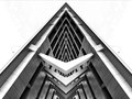 Restructures / Dju-Lian Chng