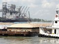 Grain loading. Mississippi River