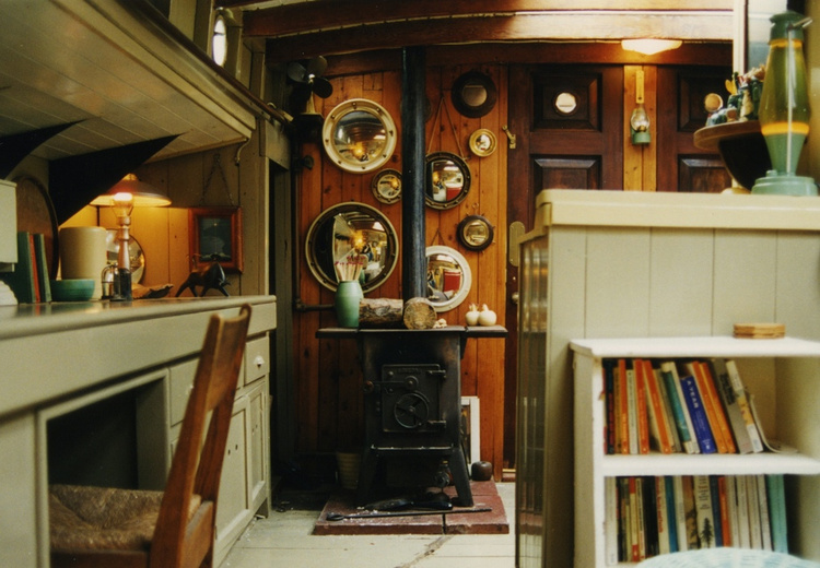 RESTORED 1910 DUTCH BARGE River Thames at Hampton Court Interior design Stephen Male 1993