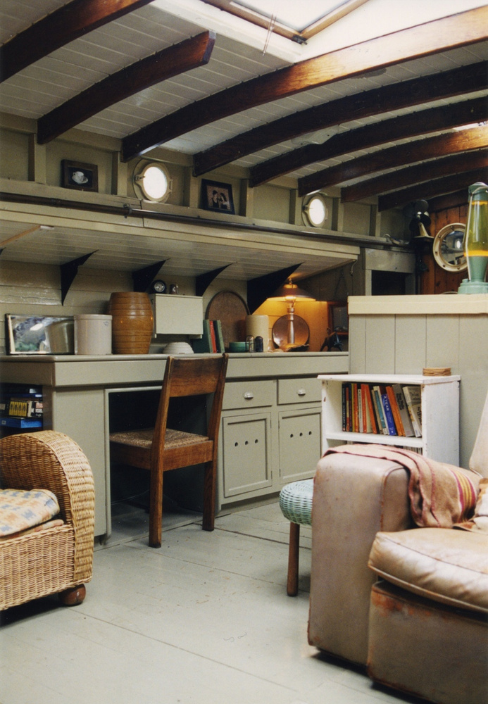 RESTORED 1910 DUTCH BARGE River Thames at Hampton Court Interior design Stephen Male 1993