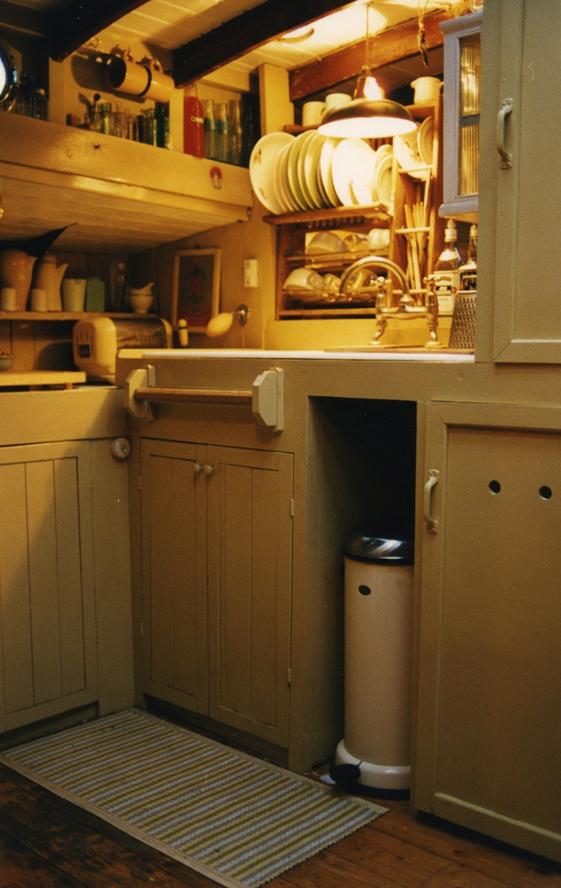 RESTORED 1910 DUTCH BARGE River Thames at Hampton Court Interior design Stephen Male 1993