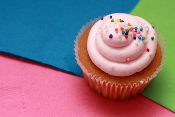 Vanilla Cupcake with Strawderry Buttercream Icing
