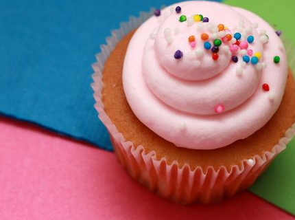 Vanilla Cupcake with Strawderry Buttercream Icing