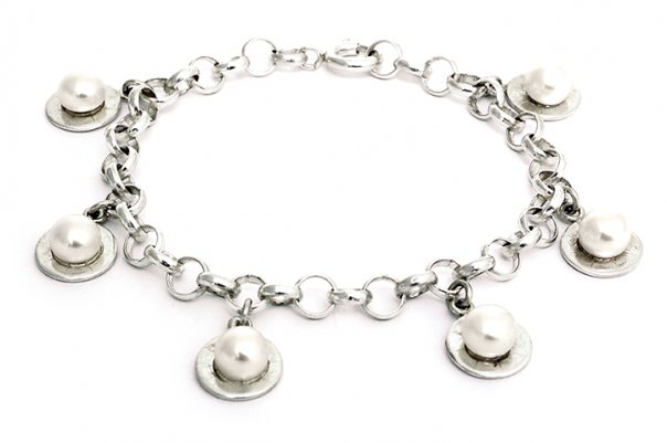 Sterling Silver bracelet made with sterling silver and fresh water pearls)