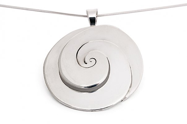 Circle pendant made with sterling silver