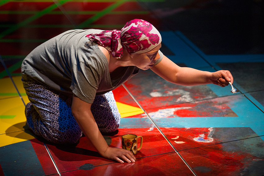 direction: Edward Torres / scenery: Ralph Funicello / lighting: Jesse Klug / photo: Jim Cox