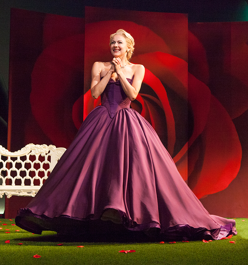 direction: Rebecca Taichman | scenic design: Riccardo Hernandez | lighting design: Chris Akerlind | photo: Jim Cox
