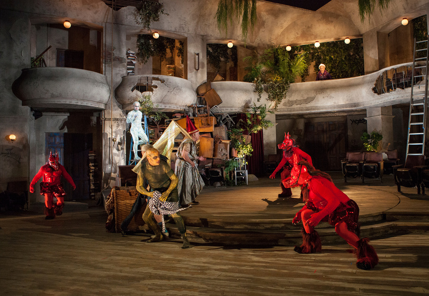 Photo: Jim Cox | Direction: Joe Dowling | Scenic Design: Alexander Dodge | Lighting design: Philip Rosenberg | Sound design: Jonathan Deans