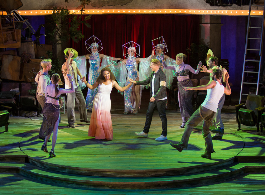 Photo: Jim Cox | Direction: Joe Dowling | Scenic Design: Alexander Dodge | Lighting design: Philip Rosenberg | Sound design: Jonathan Deans