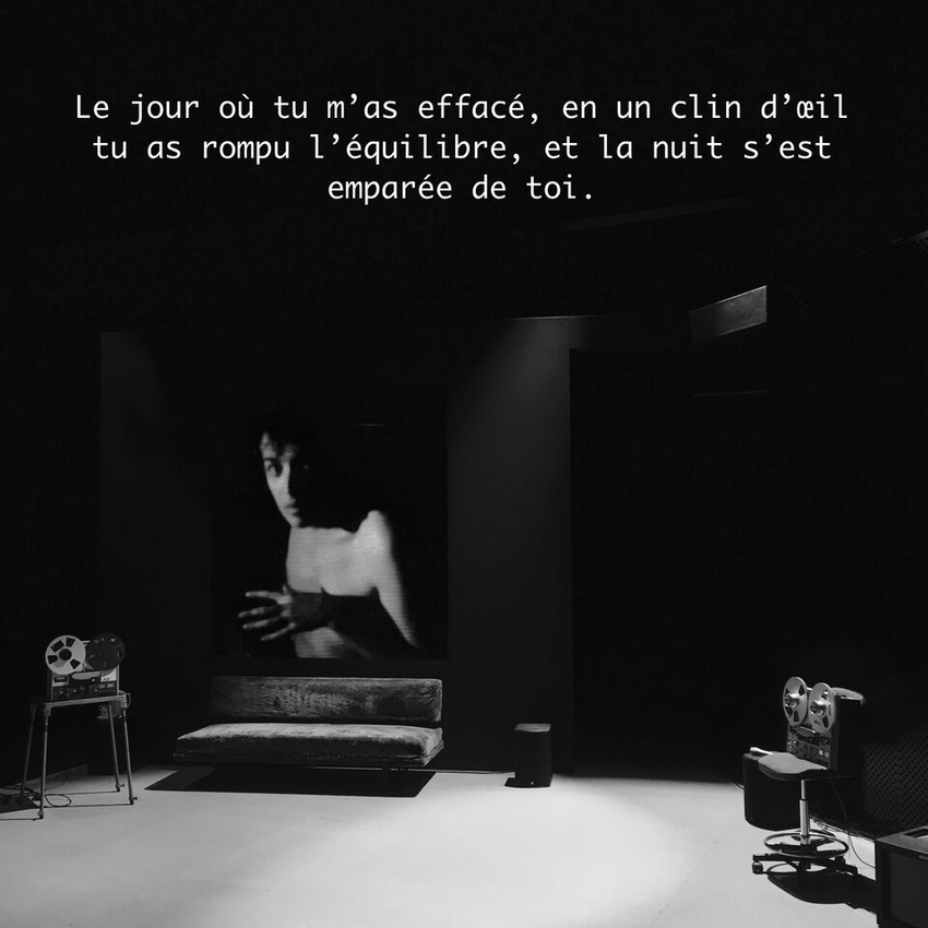 Ludovic Lagarde poursuit son exploration des livres d’Olivier Cadiot.Providence emprunte son titre à la quatrième partie du livre d’Olivier Cadiot dans lequel un homme est reclus dans une maison au bord d’un lac après un échec professionnel qui a mis fin à sa carrière. Laurent Poitrenaux accueille le spectateur dans ce chez-soi « vide » qui ressemble à un atelier d’artiste. entouré d’outils techniques, il va construire sous nos yeux de multiples engins artistiques et dessiner peu à peu une retraversée personnelle de la modernité avec cette question lancinante : de quelle manière peut-on ré-agencer les choses pour habiter pleinement sa propre existence ?AVEC LAURENT POITRENAUX