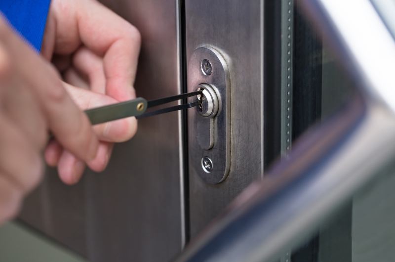 What are the benefits you get to deal with a reliable locksmith company? -  John Mech - Krop