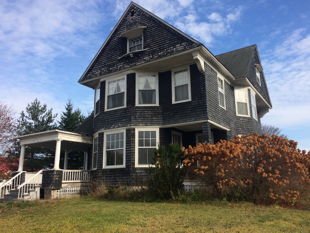 Built in 1897, the house was designed by John Calvin Stevens, an architect working in Portland from the 1880s to the 1930s.